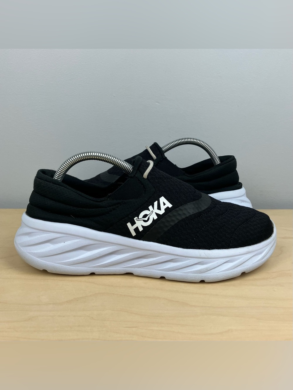 Hoka One One Women’s Size 10 Ora Recovery Shoe 2 Slip On Black & White Shoes - Picture 2 of 11